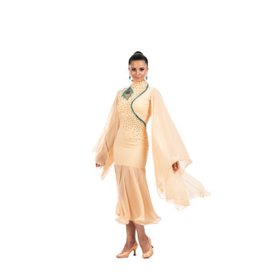 Weekend dress rental model 2