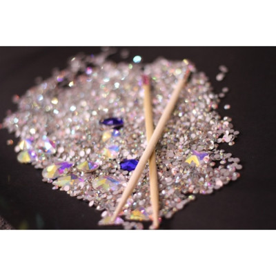 Aplikátor na lepení kamínků