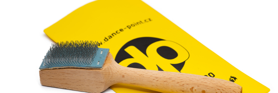 Shoe brushes and buckets